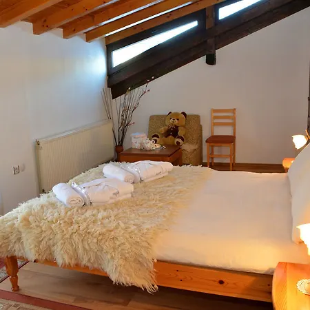 Konukevi Trenchova 3*