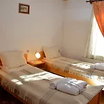Trenchova Konukevi 3*
