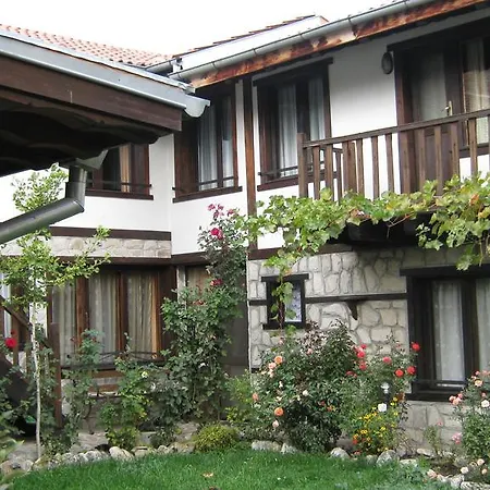 Trenchova 3*