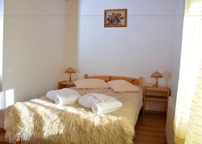 тренчова къща Къща за гости 3*